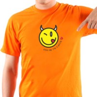  Kiss Me I'm A Devil | Poljubac | Djavo